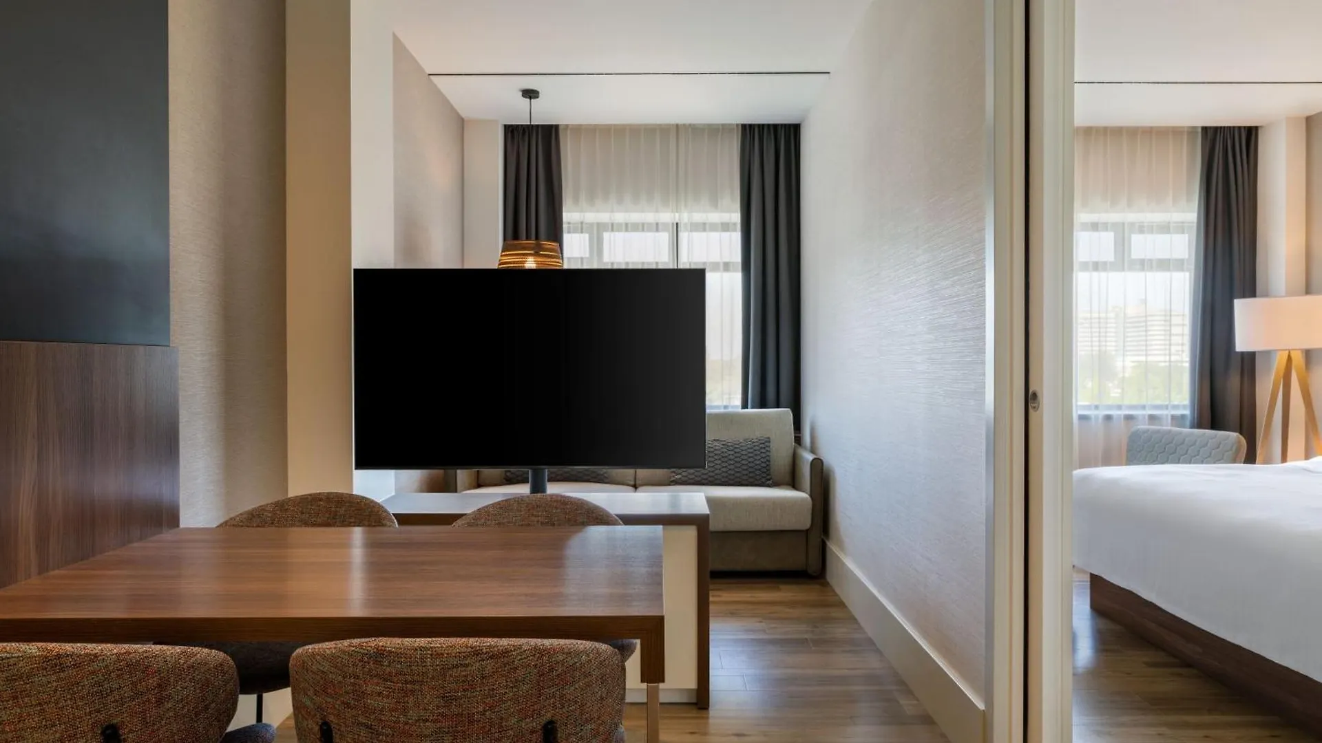 Element Amsterdam Hotell 4*,