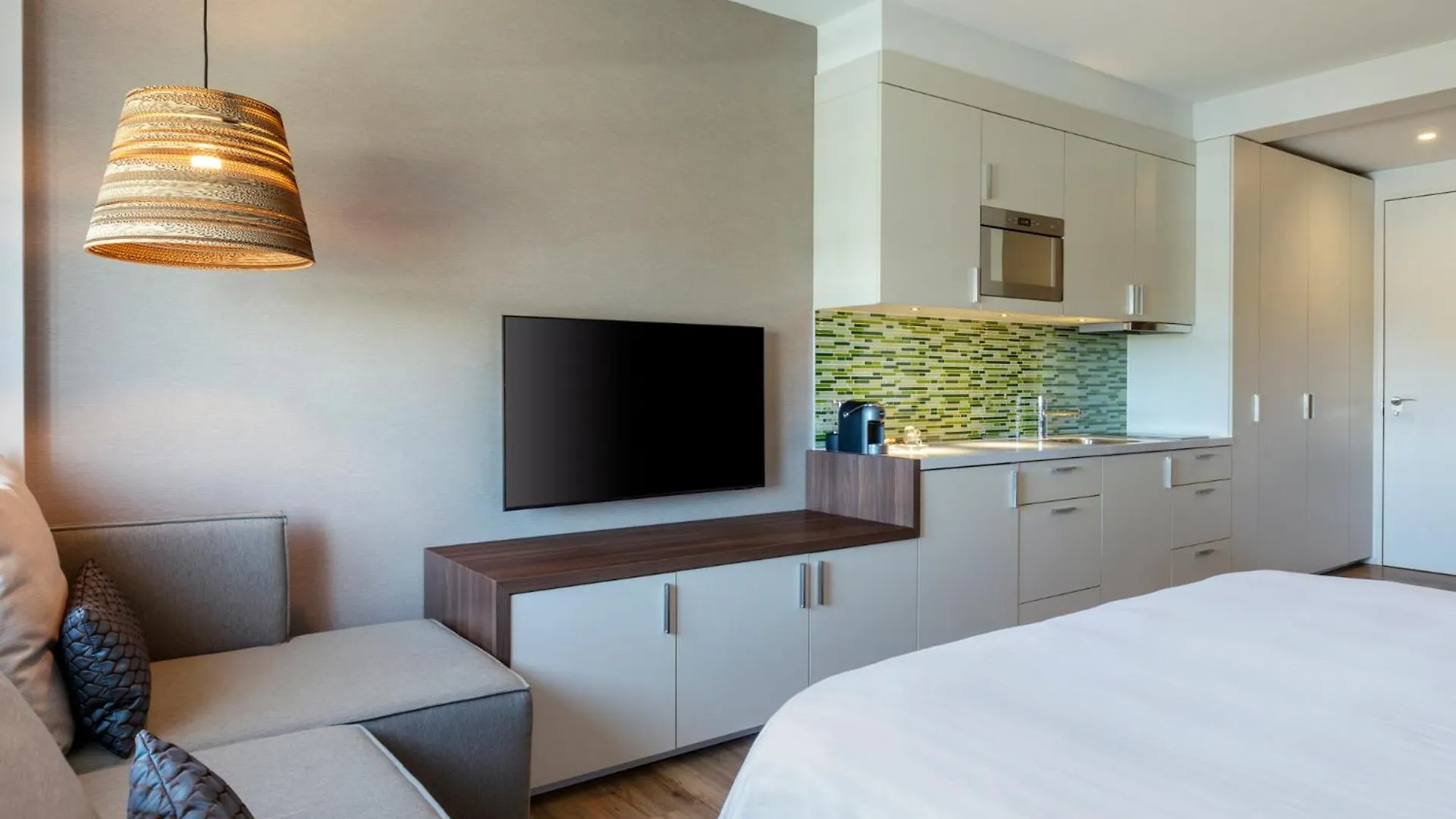 Element Amsterdam Hotel 4*,